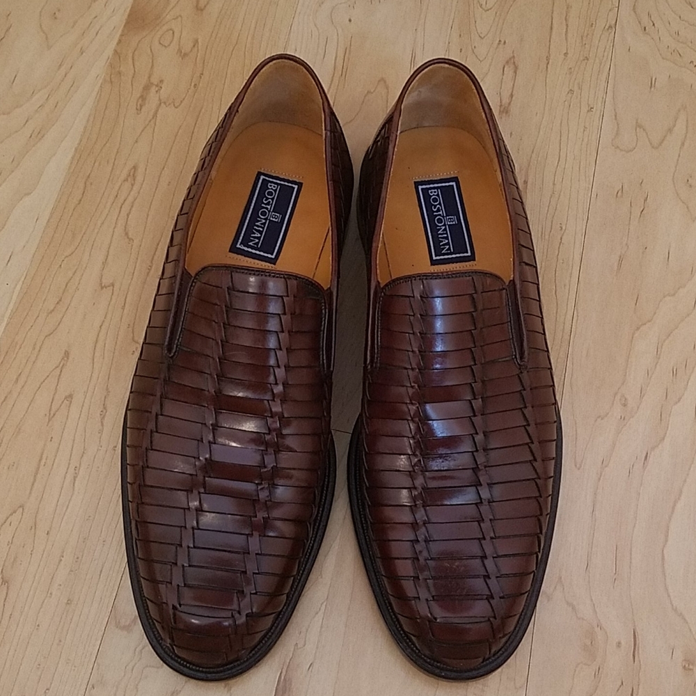 Vintage Bostonian handmade Vero Cuoio Woven Slip